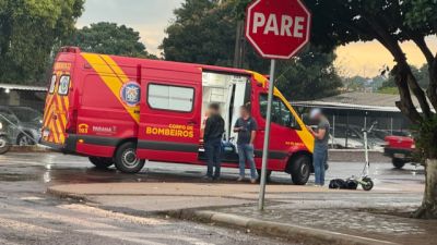 Jovem fica ferido após colisão entre Saveiro e patinete elétrico no Bairro Brasília, em Cascavel