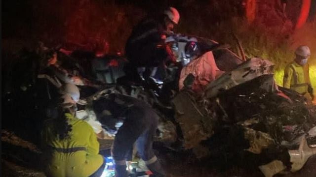 Jovem de 20 anos morre após caminhonete bater contra árvore na BR-277, em Cantagalo