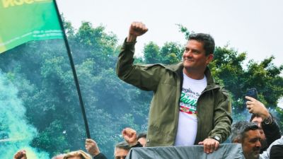 Moro participa de carreata em Ponta Grossa e pede mobilização por Flávio Bolsonaro