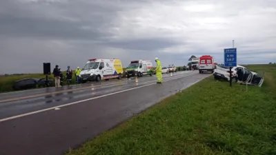 Colisão frontal entre dois veículos deixa um morto e seis feridos na BR-369, em Mamborê
