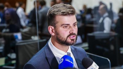 Fão do Bolsonaro faz primeira visita à Alep e promete fiscalização dura sobre a Copel