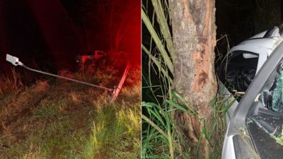 Saveiro sai da pista, bate contra poste e árvore e deixa jovem ferido em Janiópolis