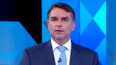 Flávio Bolsonaro critica gastos do governo Lula e defende medidas para reduzir juros e dívidas