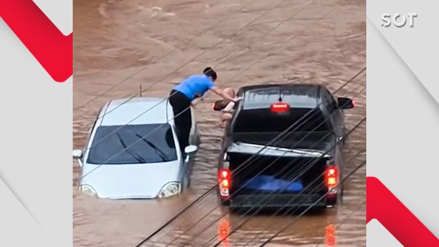 Senhora fica presa em carro durante alagamento e é resgatada por populares em Francisco Beltrão