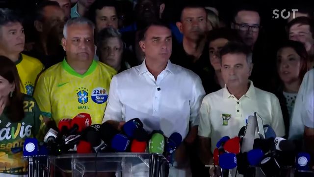 Flávio Bolsonaro não reconhece vitória de Lula e anuncia pedido de anulação das eleições