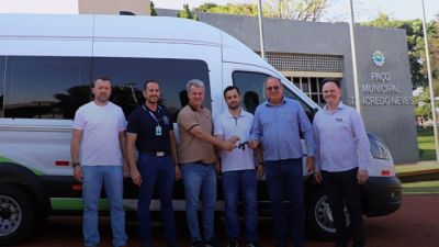 Itaipulândia recebe nova van para reforçar transporte de pacientes da Saúde