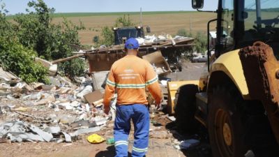 Prefeitura retira mais de 30 toneladas de resíduos de descarte irregular no Cascavel Velho