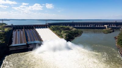 Itaipu utiliza reservatório para reduzir impactos da cheia do Rio Paraná