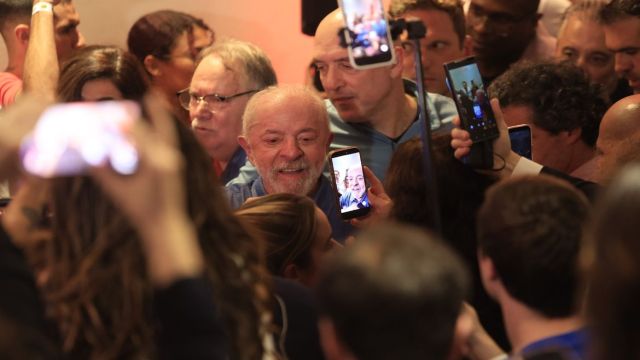 Lula agradece votos e diz que teve de vencer intromissão vinda de fora