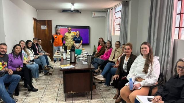 Defesa Civil e Bombeiros capacitam diretoras de escolas de Corbélia para emergências