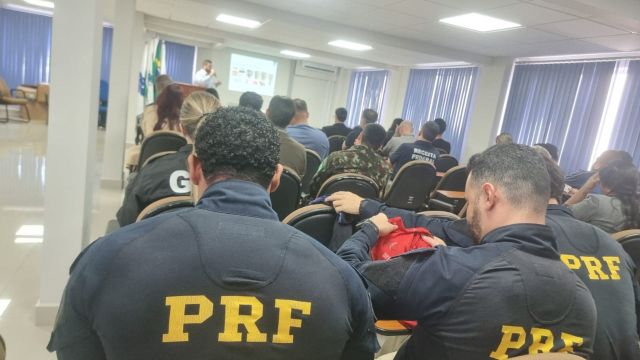 PRF participa de treinamento de combate à pirataria em Cascavel