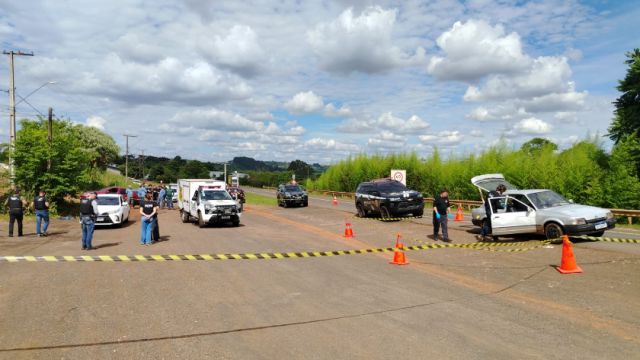 Corpo com sinais de mutilação é encontrado em porta-malas de carro durante ação policial no sudoeste do Paraná