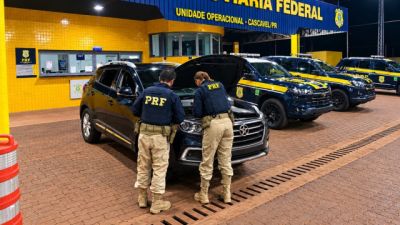 PRF recupera caminhonete roubada com placas clonadas e prende motorista na BR-277 em Cascavel