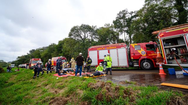 EPR Iguaçu realiza simulado de acidente com múltiplas vítimas e vazamento de produto perigoso