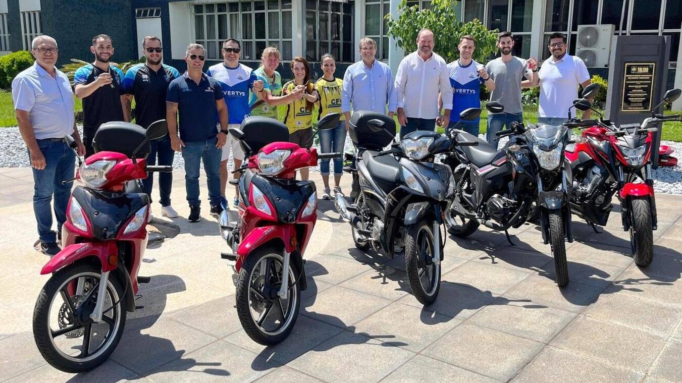 Prefeitura de Toledo entregou motos aos campeões da Taça Mauro Maiorki