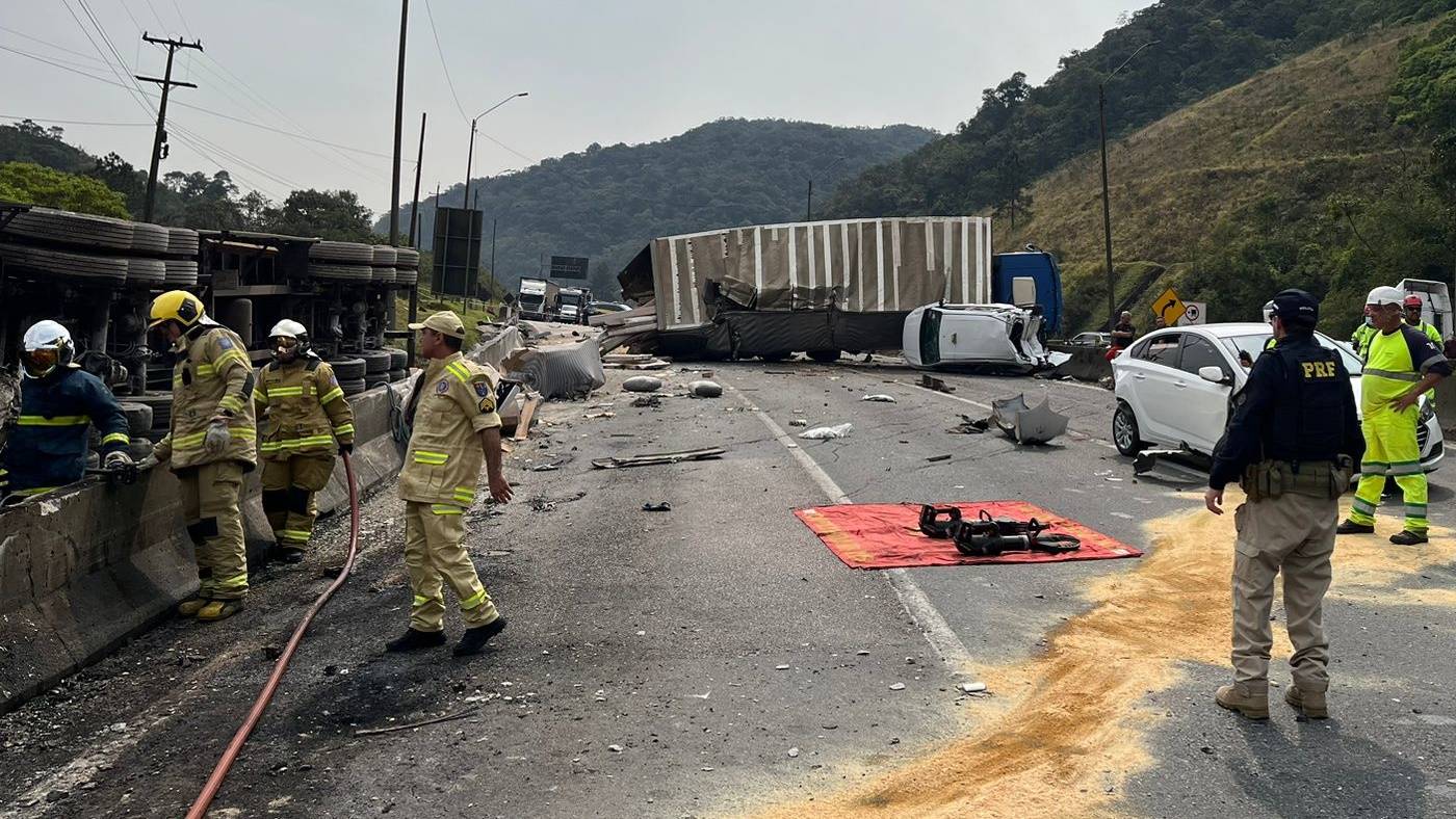 Grave acidente entre cinco caminhões e dois carros de passeio deixa uma vítima fatal na BR-376