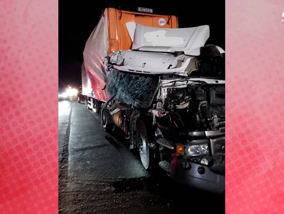 Embriaguez ao volante causa acidente entre dois caminhões na BR-376 em Ponta Grossa