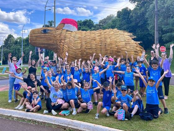 Alunos da rede municipal aprendem sobre elementos da decoração de Natal e sustentabilidade