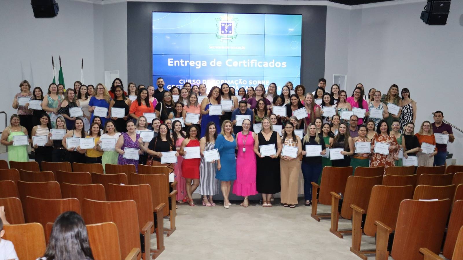 Curso de Gestão Escolar certifica 110 professores da Rede Municipal