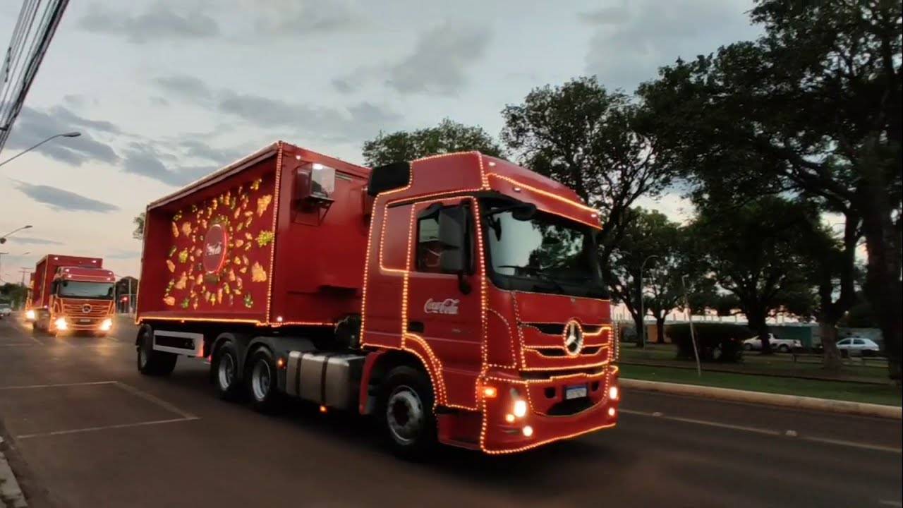 Caravana de Natal da Coca-Cola passa pelas principais ruas de Cascavel