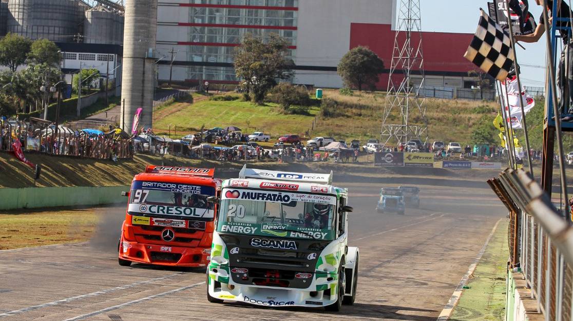 Fórmula Truck encerra temporada com duas decisões em Cascavel