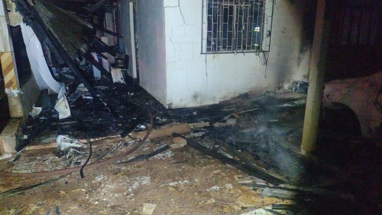 Homem morre carbonizado após incêndio em residência no interior de Missal