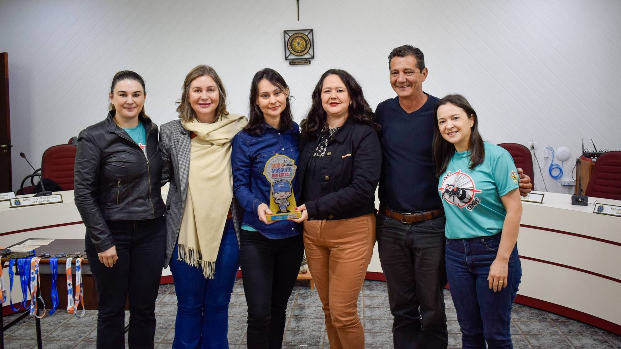 Três Barras do Paraná se destaca na campanha "Aqui o mosquito não entra" e recebe premiação
