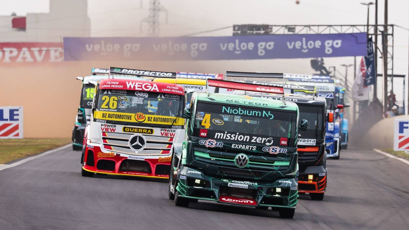 Copa Truck: Felipe Giaffone e Beto Monteiro vencem em grande dia para a Volkswagen em Cascavel