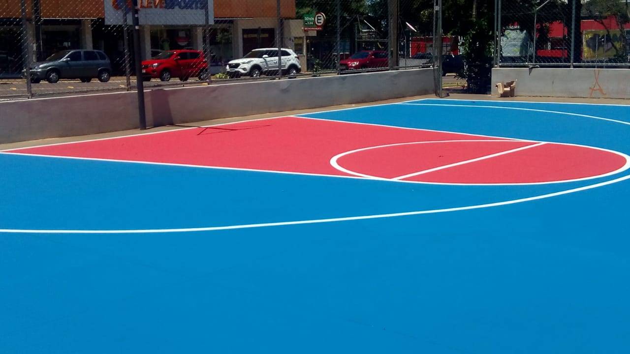 Quadra de basquete da Avenida Brasil recebe melhoria para competição esportiva