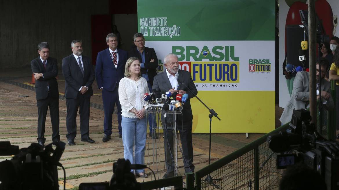 Equipe econômica terá autonomia, mas eu que fui eleito, diz Lula