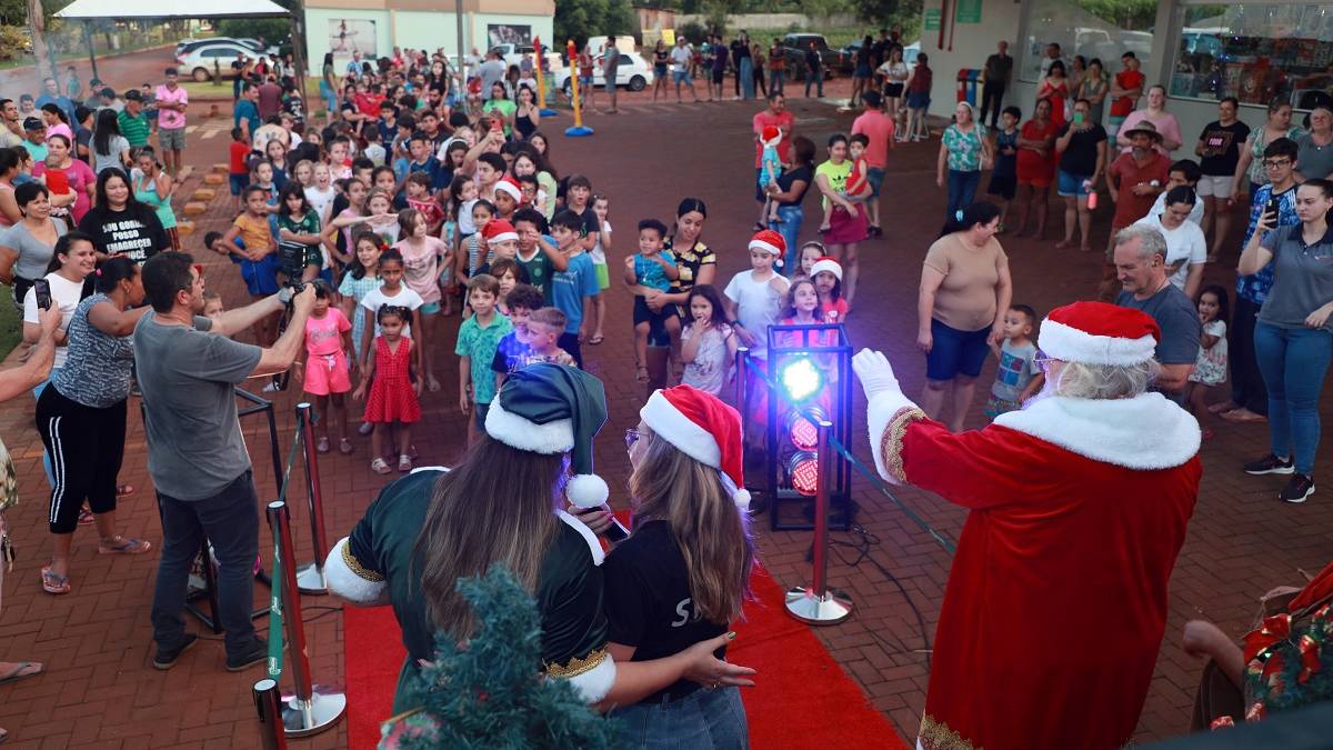 Caravana do Papai Noel emociona distrito de São João