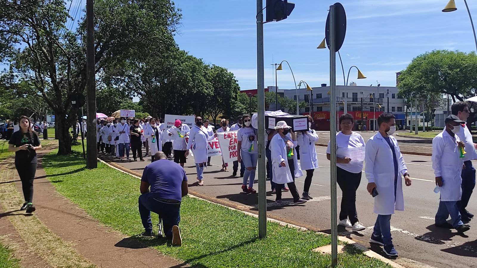 TJ Paraná determina retorno imediato ao trabalho dos profissionais da enfermagem em Cascavel