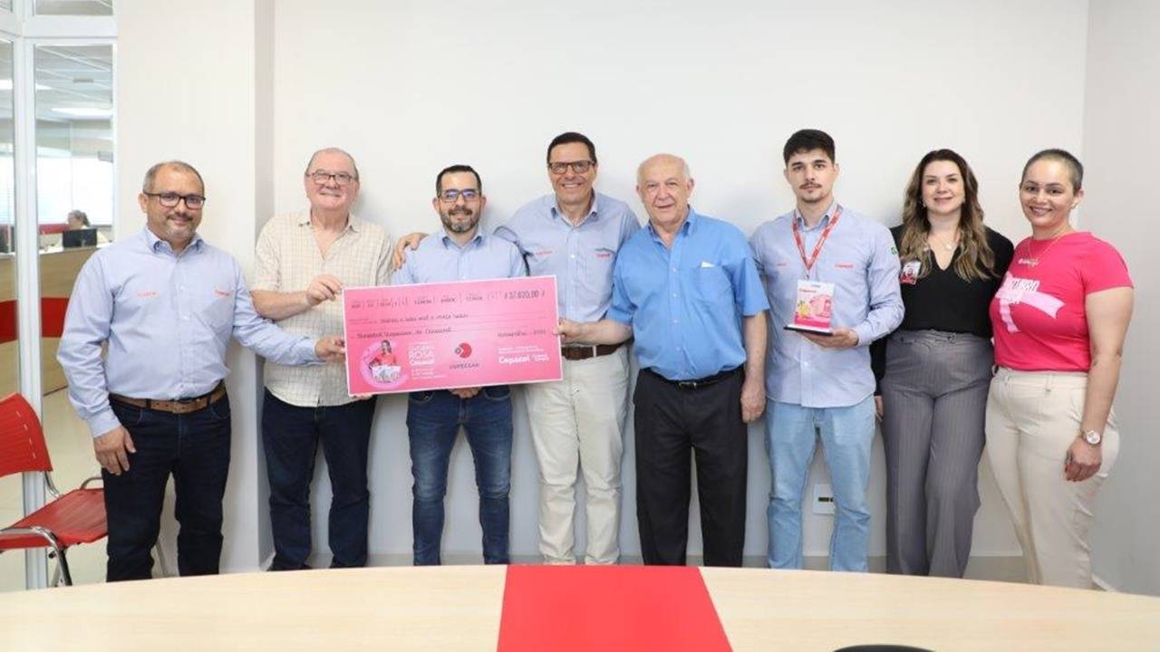 Copacol entrega cheques da Campanha Outubro Rosa 2024