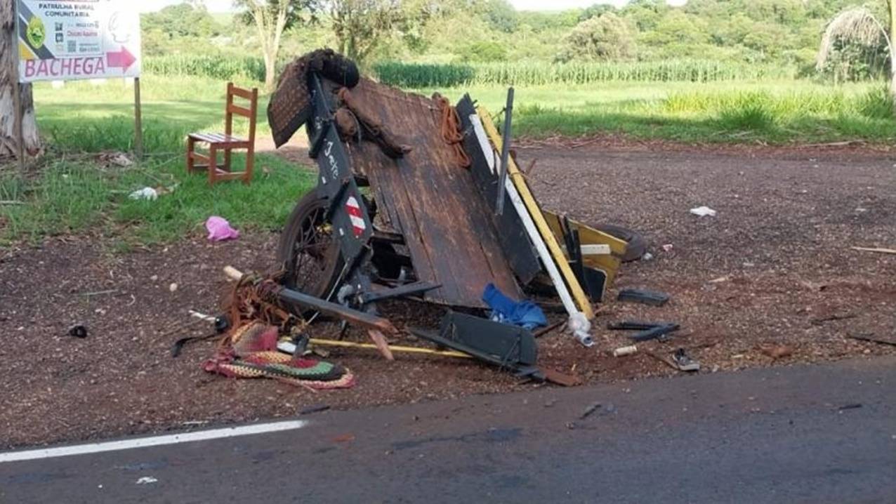 Colisão entre carro e carroça deixa quatro feridos em Guaíra