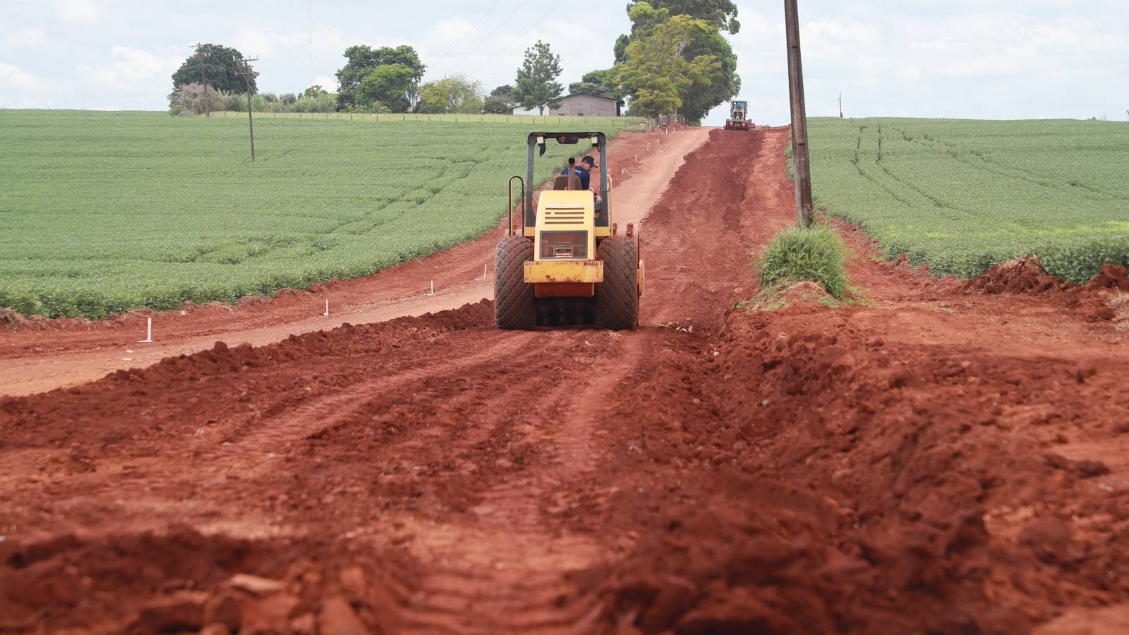 Obras em estradas rurais de Cascavel garantem desenvolvimento para comunidade