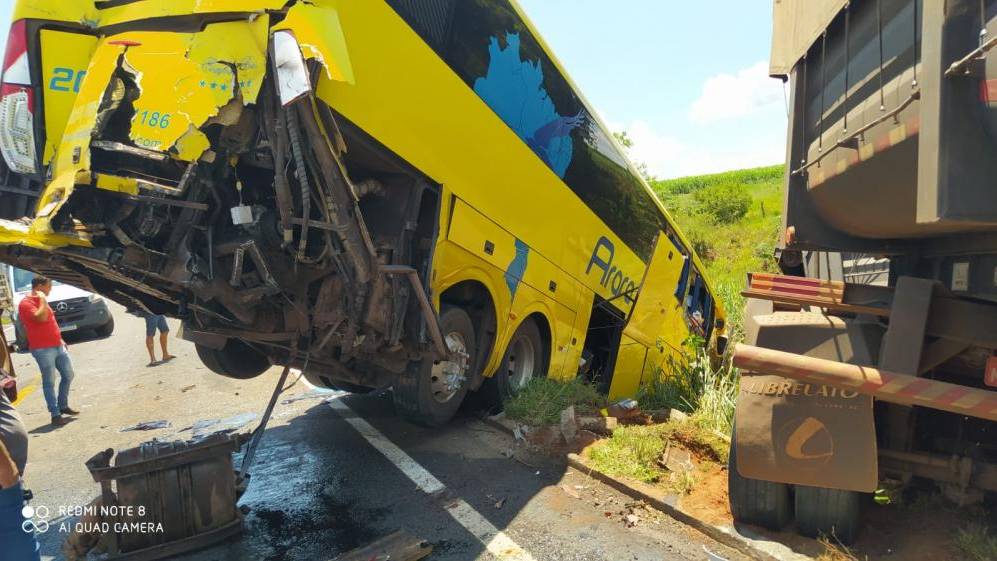 40 pessoas ficam feridas e um morre após grave acidente com ônibus seguia para Cascavel