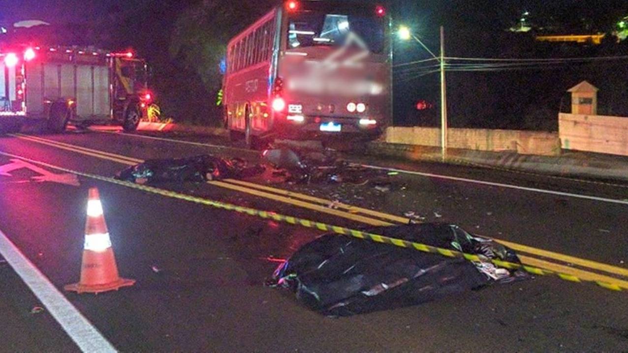 Casal morre em colisão entre moto e ônibus na BR-277 em Cascavel