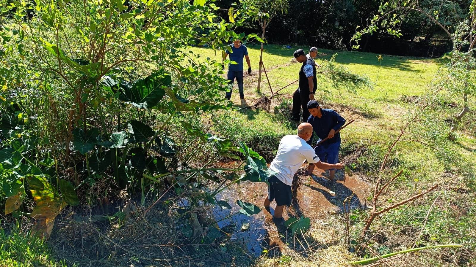 Comunidade realiza "força-tarefa" para recuperar nascente em Cascavel