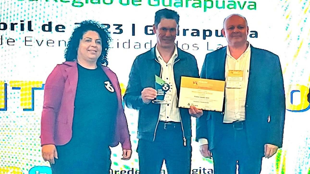 Prefeito de Catanduvas recebe título de Prefeito Inovador da Rede Cidade Digital em Guarapuava