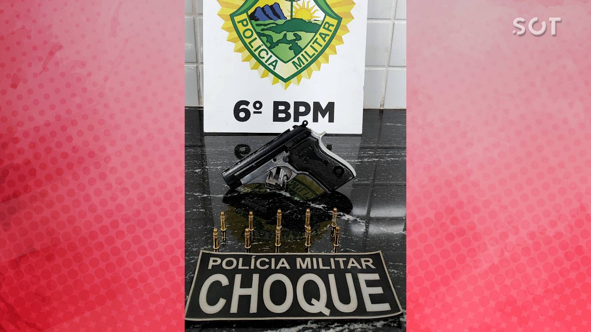 Homem é preso com arma e droga no Bairro Santa Felicidade em Cascavel