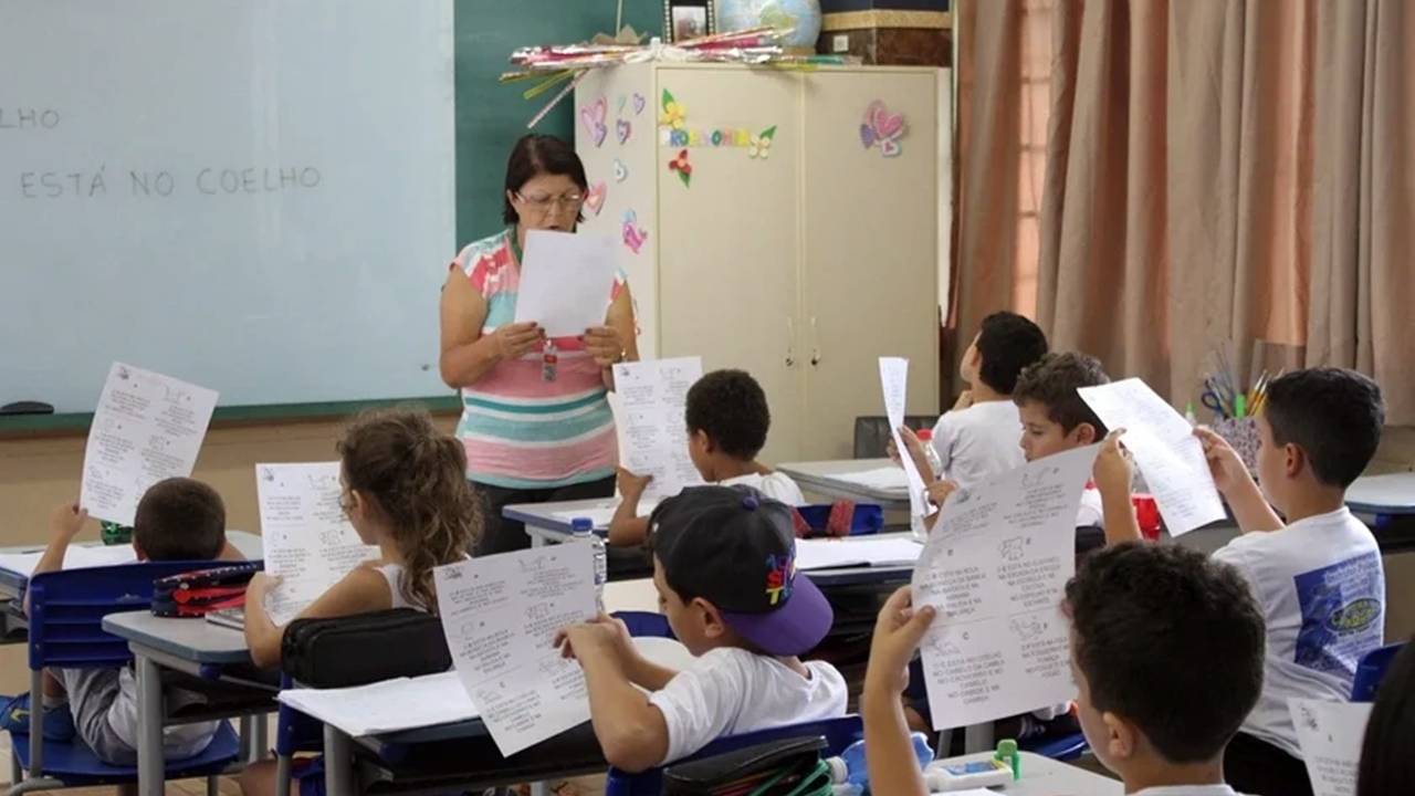 Projeto que proíbe Linguagem Neutra no Paraná é aprovado na Comissão de Educação da ALEP
