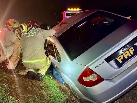 Traficante tenta fugir da PRF, mas fica preso após pular de carro em movimento na BR-277