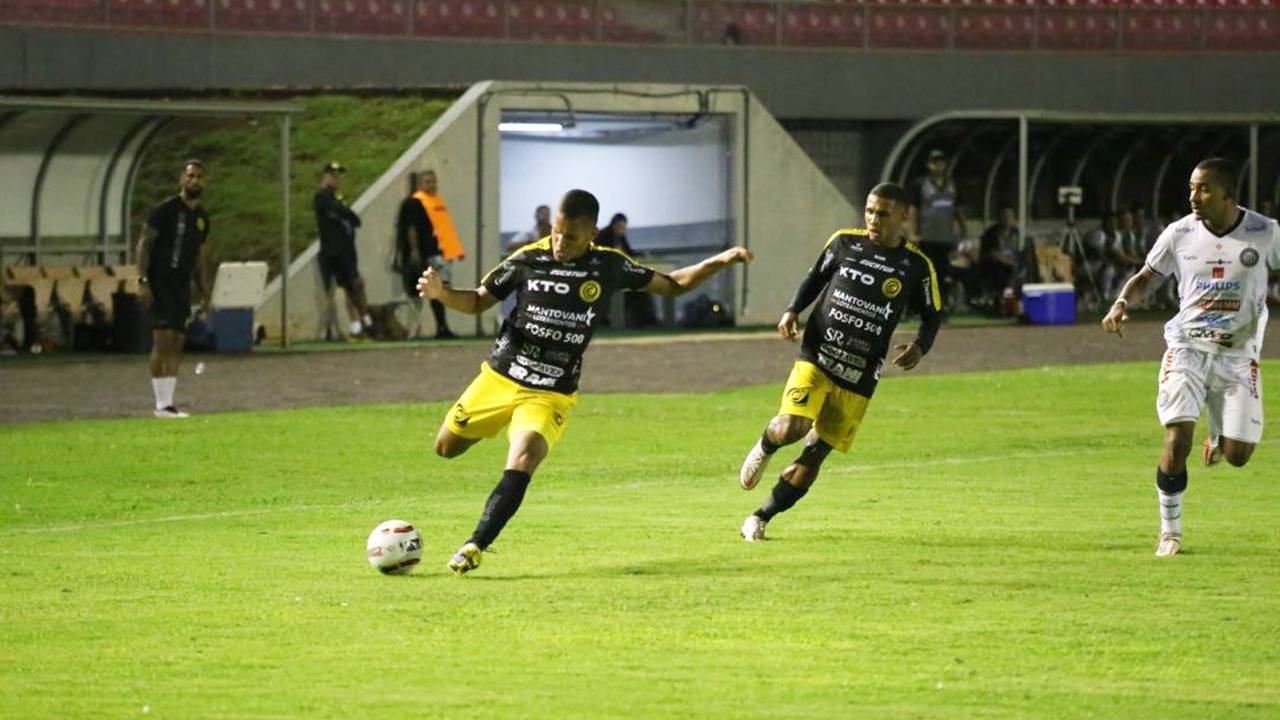 FC Cascavel é derrotado pelo o Operário no Estádio Olímpico Regional