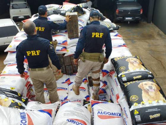 PRF apreende 3,6 toneladas de maconha em caminhão e prende motorista em Mandaguari