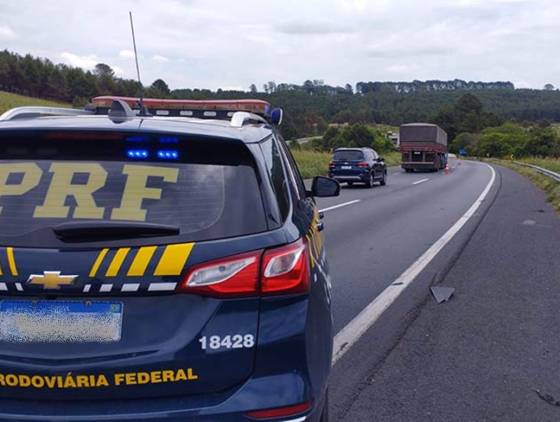 Duas pessoas morrem em colisão frontal entre Corsa e Caminhão na BR-277 em Fernandes Pinheiro