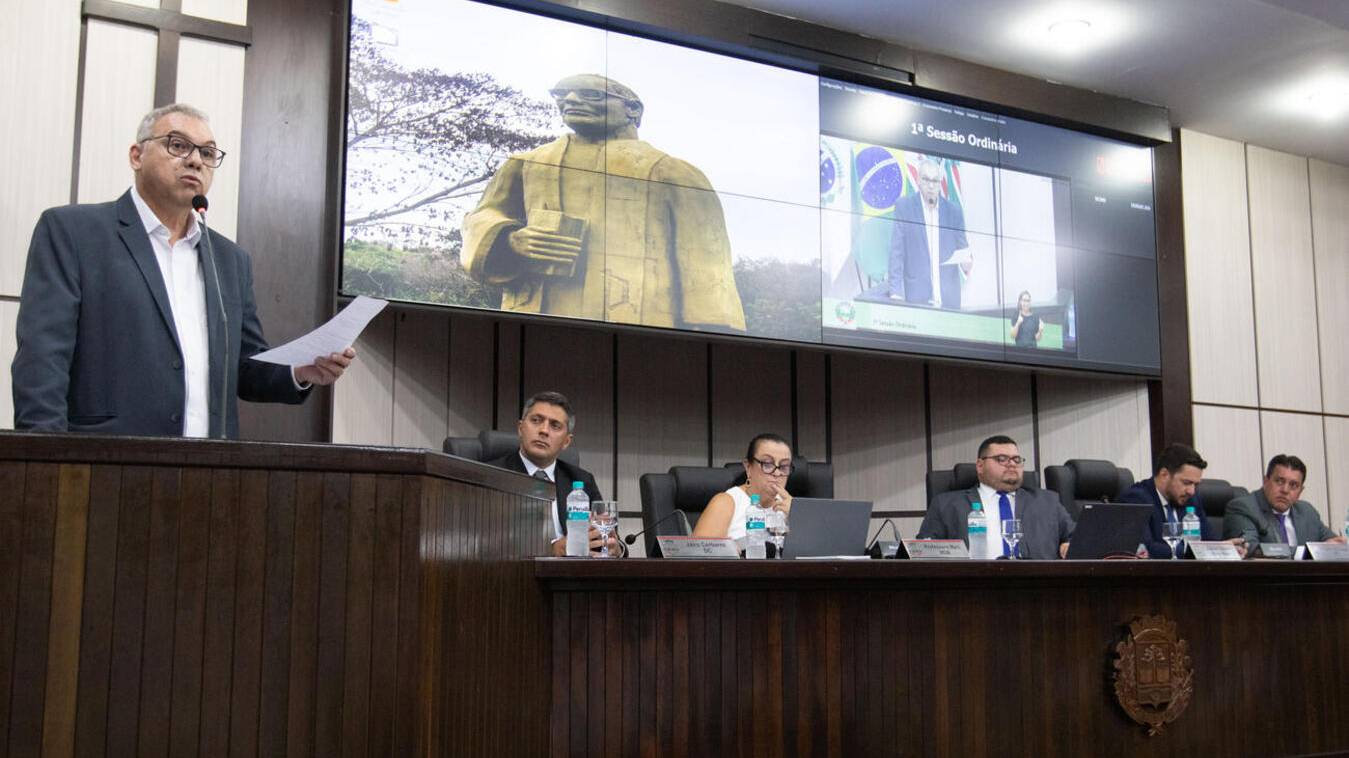 Prefeito de Toledo participa da sessão de abertura do ano legislativo