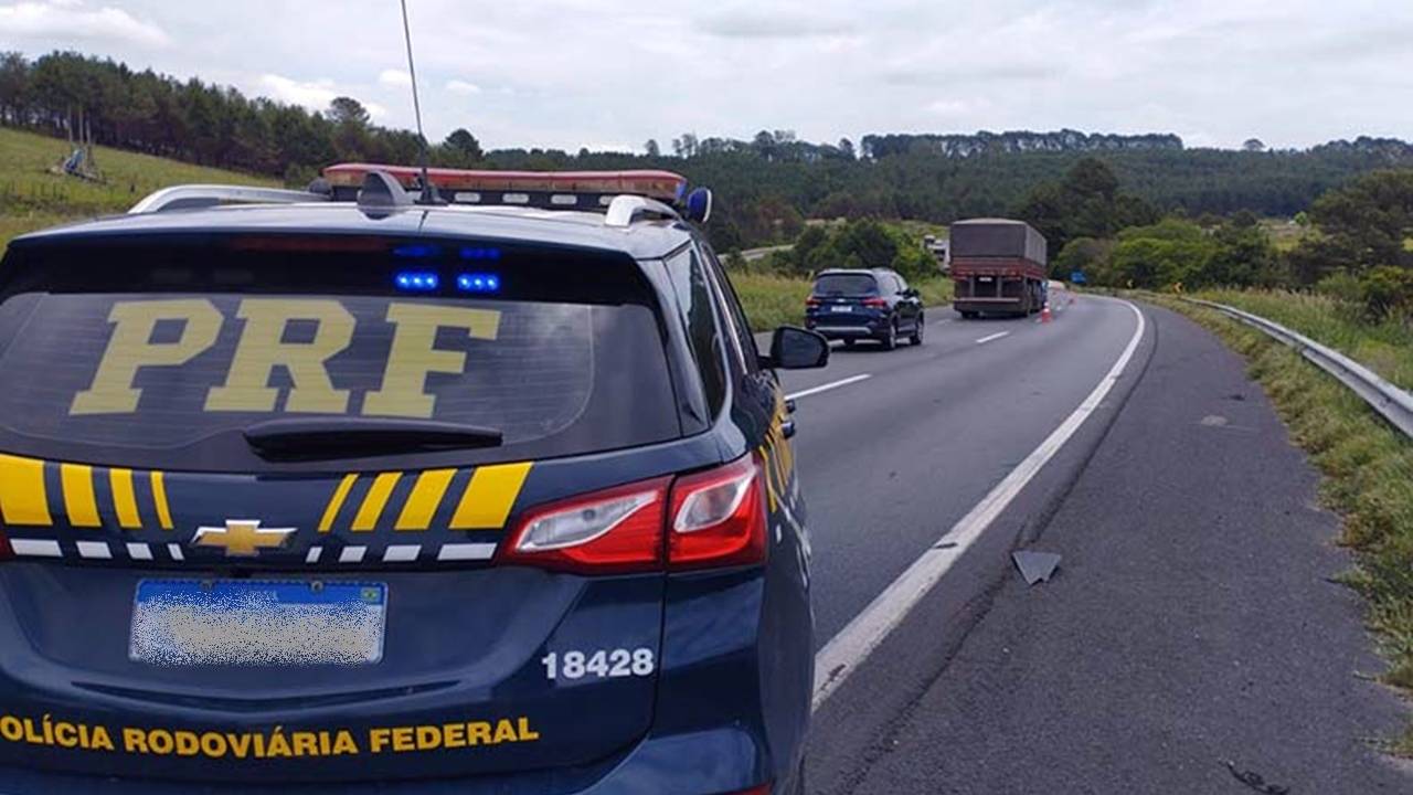 Duas pessoas morrem em colisão frontal entre Corsa e Caminhão na BR-277 em Fernandes Pinheiro