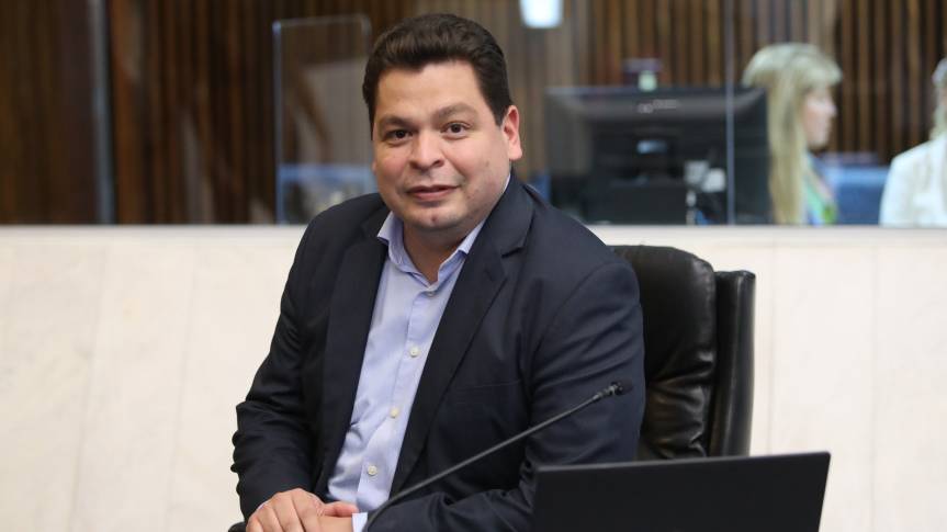 Gugu Bueno anuncia retirada de Pré-Candidatura à Prefeitura de Cascavel para Eleições de 2024