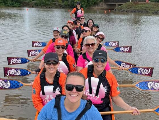 Equipe de canoagem reúne atletas que venceram o câncer de mama