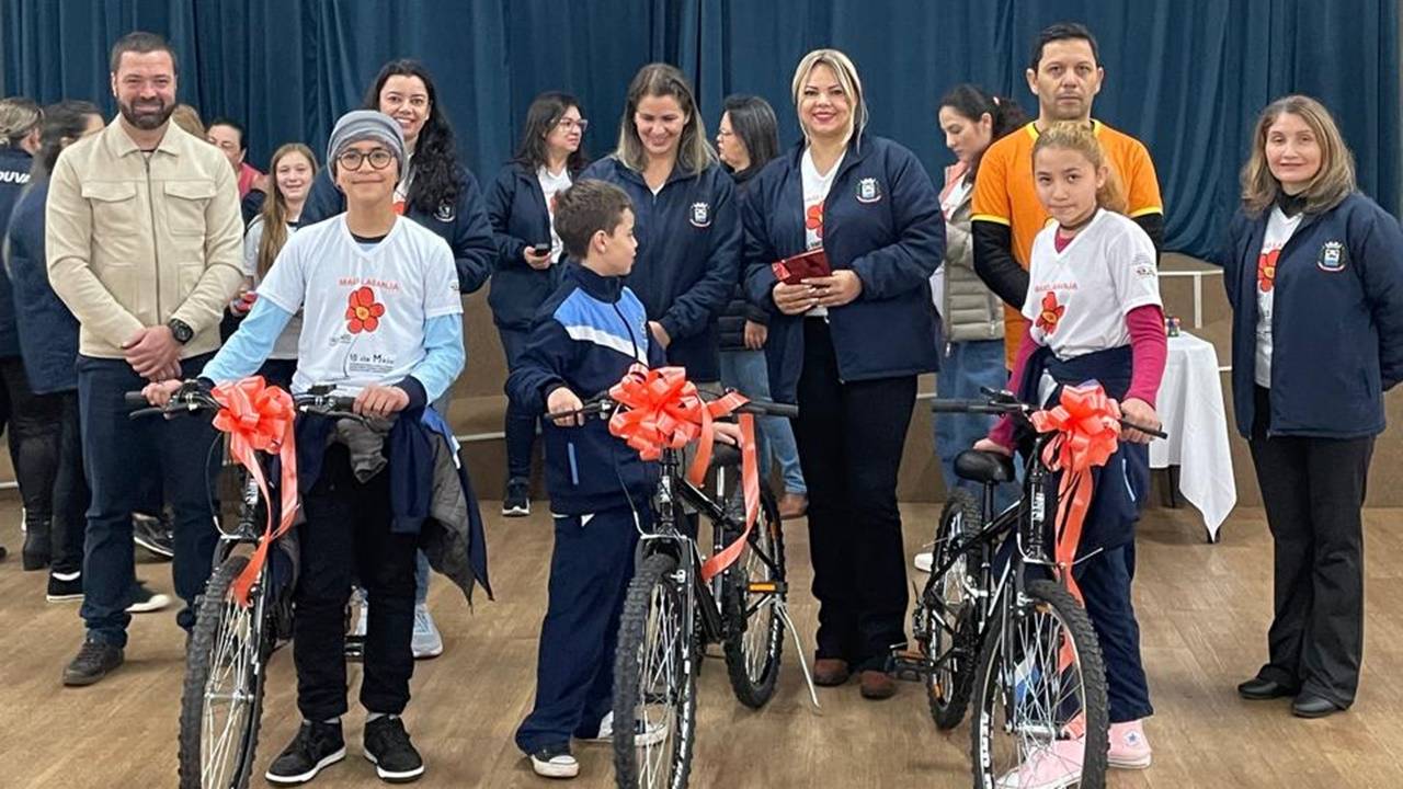 Concurso de redação "18 de Maio" premia alunos em Catanduvas com Bicicletas